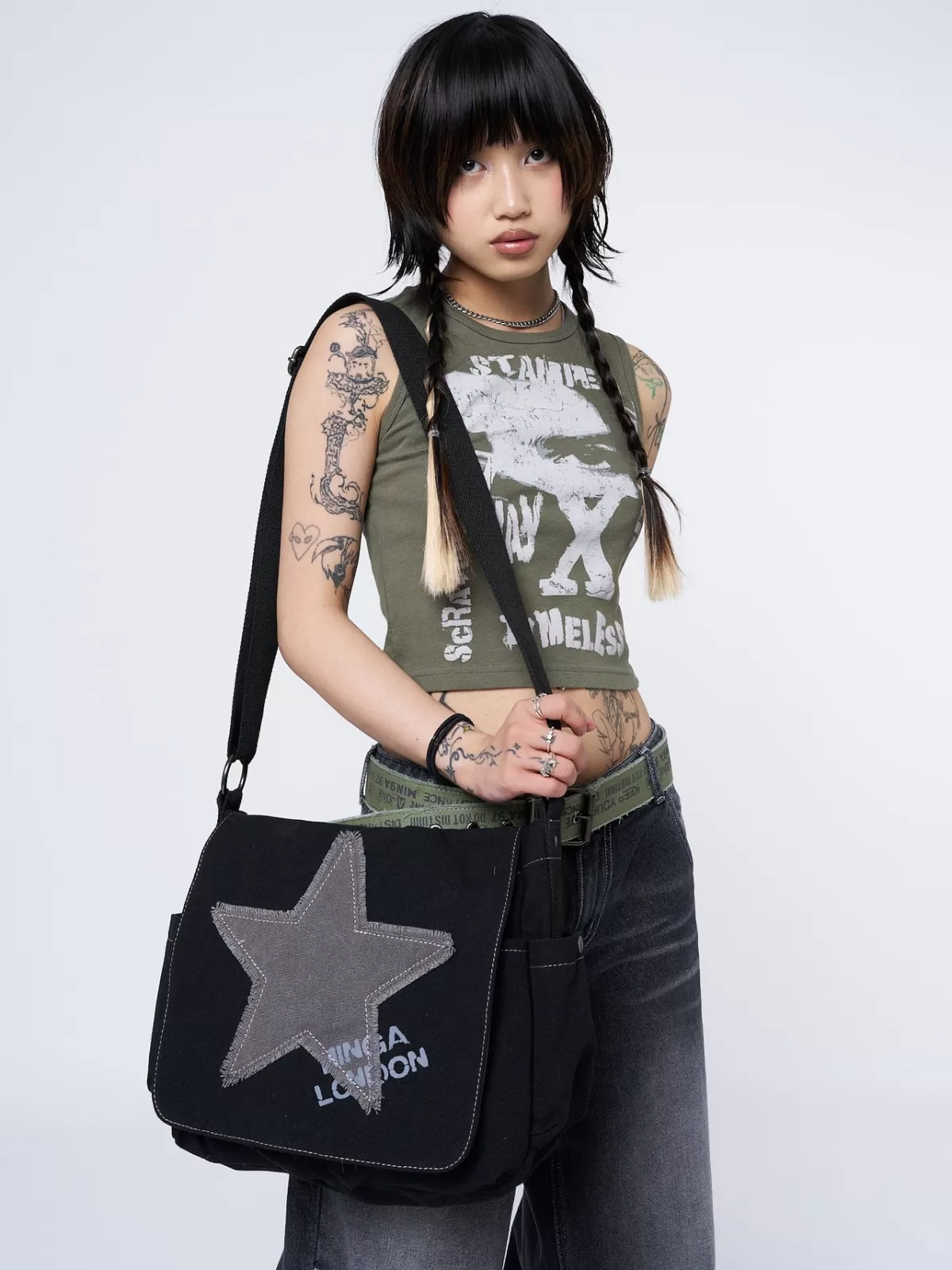 Discount Minga London Super Star Canvas Messenger Bag Black
